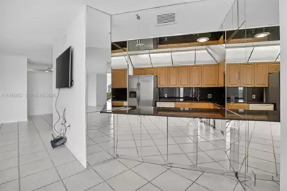 20281 E Country Club Dr #405, Aventura, FL 33180 - Photo 5