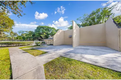 680 Cypress Club Way #I10, Deerfield Beach, FL 33064 - Photo 5