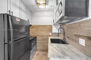 822 N 20th Ave, Hollywood, FL 33020 - Photo 1