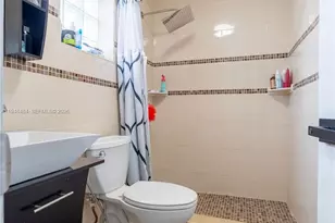 201 E 44th St, Hialeah, FL 33013 - Photo 21