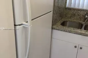 8840 Fontainebleau Blvd, Miami, FL 33172 - Photo 7