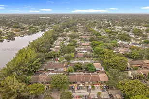 10340 Laurel Ct, Pembroke Pines, FL 33026 - Photo 37