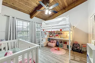 10340 Laurel Ct, Pembroke Pines, FL 33026 - Photo 17