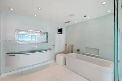 1040 Biscayne Blvd #4403, Miami, FL 33132 - Photo 17