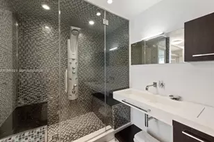 1040 Biscayne Blvd, Miami, FL 33132 - Photo 21