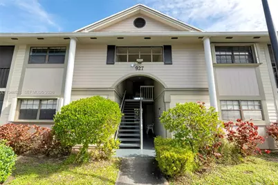 927 NE 199th St #202, Miami, FL 33179 - Photo 1