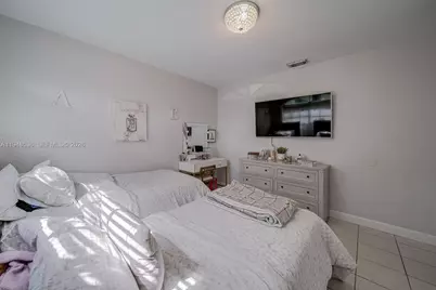 18128 SW 151st Ave, Miami, FL 33187 - Photo 9