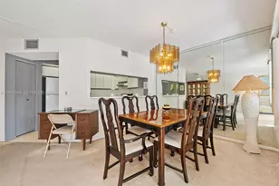 12600 SW 5th Ct, Pembroke Pines, FL 33027 - Photo 9