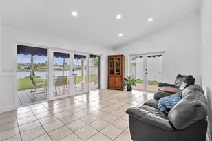 19211 NW 88th Ct, Hialeah, FL 33018 - Photo 21