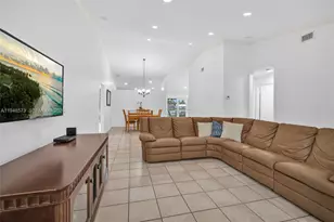 19211 NW 88th Ct, Hialeah, FL 33018 - Photo 11