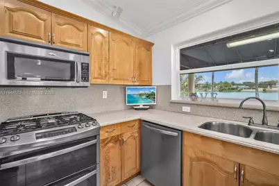 19211 NW 88th Ct, Hialeah, FL 33018 - Photo 13