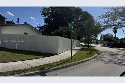 9890 Santos Dr, Cutler Bay, FL 33189 - Photo 5