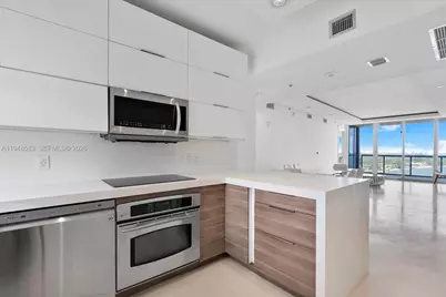 601 NE 36th St #1310, Miami, FL 33137 - Photo 5