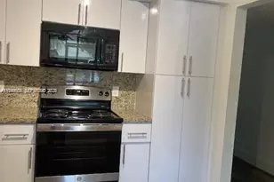 321 Lakeview Dr, Weston, FL 33326 - Photo 15