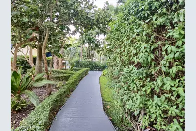 4550 NW 9th St #801E, Miami, FL 33126 - Photo 23