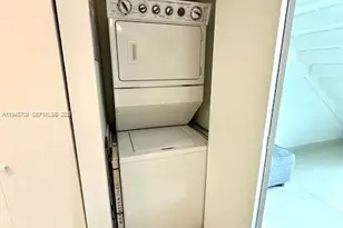 253 NE 2nd St, Miami, FL 33132 - Photo 9