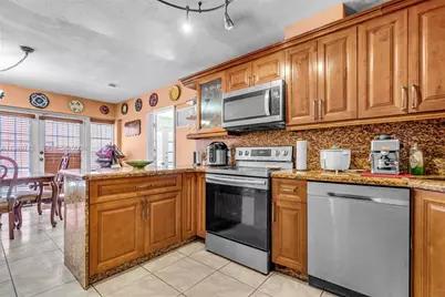 9085 Grand Canal Dr, Miami, FL 33174 - Photo 5