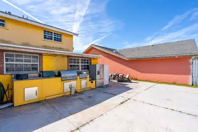 9085 Grand Canal Dr, Miami, FL 33174 - Photo 13