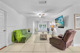 8440 NW 28th Pl, Sunrise, FL 33322 - Photo 9