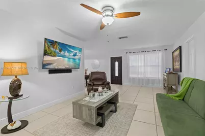 8440 NW 28th Pl, Sunrise, FL 33322 - Photo 11