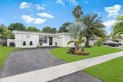 8440 NW 28th Pl, Sunrise, FL 33322 - Photo 5