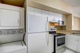 5077 NW 7th St, Miami, FL 33126 - Photo 15