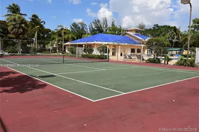 400 W Palm Cir W #304, Pembroke Pines, FL 33025 - Photo 3