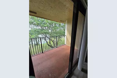 400 W Palm Cir W #304, Pembroke Pines, FL 33025 - Photo 13