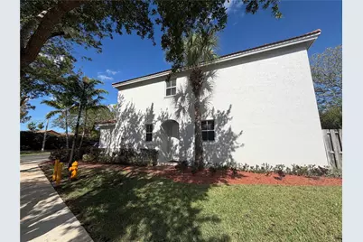 20715 NE 10th Ct #20715, Miami, FL 33179 - Photo 3