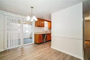 5011 NW 17th St, Lauderhill, FL 33313 - Photo 9