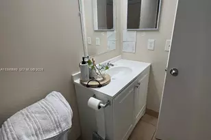 251 W Palm Cir W, Pembroke Pines, FL 33025 - Photo 9