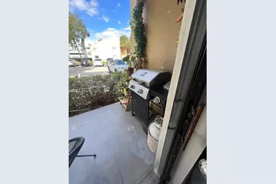 251 W Palm Cir W #102, Pembroke Pines, FL 33025 - Photo 7