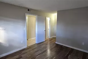 251 W Palm Cir W, Pembroke Pines, FL 33025 - Photo 5