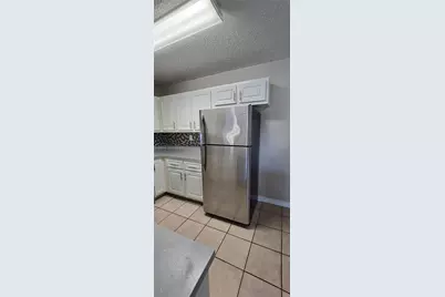 251 W Palm Cir W #102, Pembroke Pines, FL 33025 - Photo 3