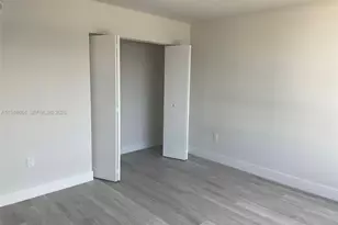 2555 NE 193rd St, Miami, FL 33180 - Photo 5