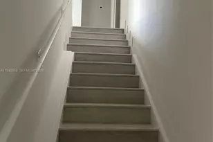 2555 NE 193rd St, Miami, FL 33180 - Photo 11