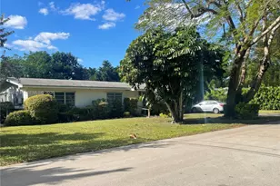 10700 SW 72nd Ct, Pinecrest, FL 33156 - Photo 3