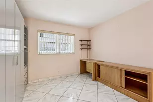 319 NE 14th Ave, Hallandale Beach, FL 33009 - Photo 23