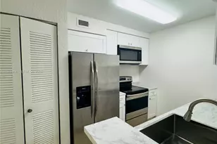 2851 N Oakland Forest Dr, Oakland Park, FL 33309 - Photo 3