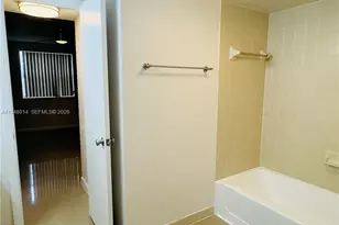 2851 N Oakland Forest Dr, Oakland Park, FL 33309 - Photo 11