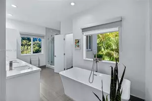 831 NE 109th St, Biscayne Park, FL 33161 - Photo 25