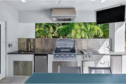 831 NE 109th St, Biscayne Park, FL 33161 - Photo 13