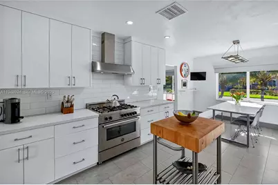 831 NE 109th St, Biscayne Park, FL 33161 - Photo 13