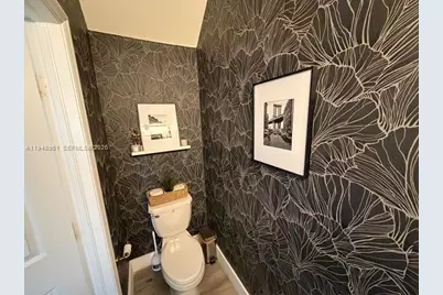 10034 W 32nd Ln, Hialeah, FL 33018 - Photo 15