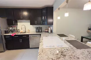 410 Lakeview Dr, Weston, FL 33326 - Photo 5