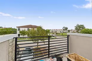 582 NE 207th St, Miami, FL 33179 - Photo 21