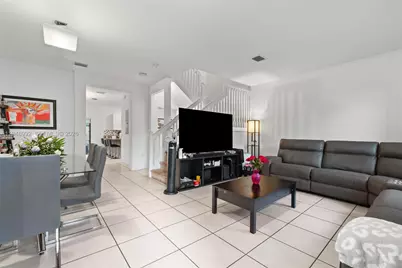 582 NE 207th St, Miami, FL 33179 - Photo 3