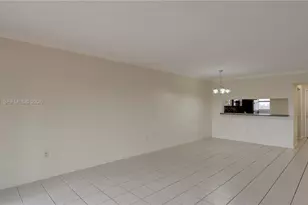 10155 NW 9th St Cir, Miami, FL 33172 - Photo 7