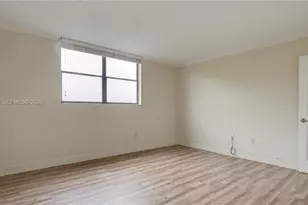 10155 NW 9th St Cir, Miami, FL 33172 - Photo 19