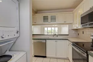 10155 NW 9th St Cir, Miami, FL 33172 - Photo 13